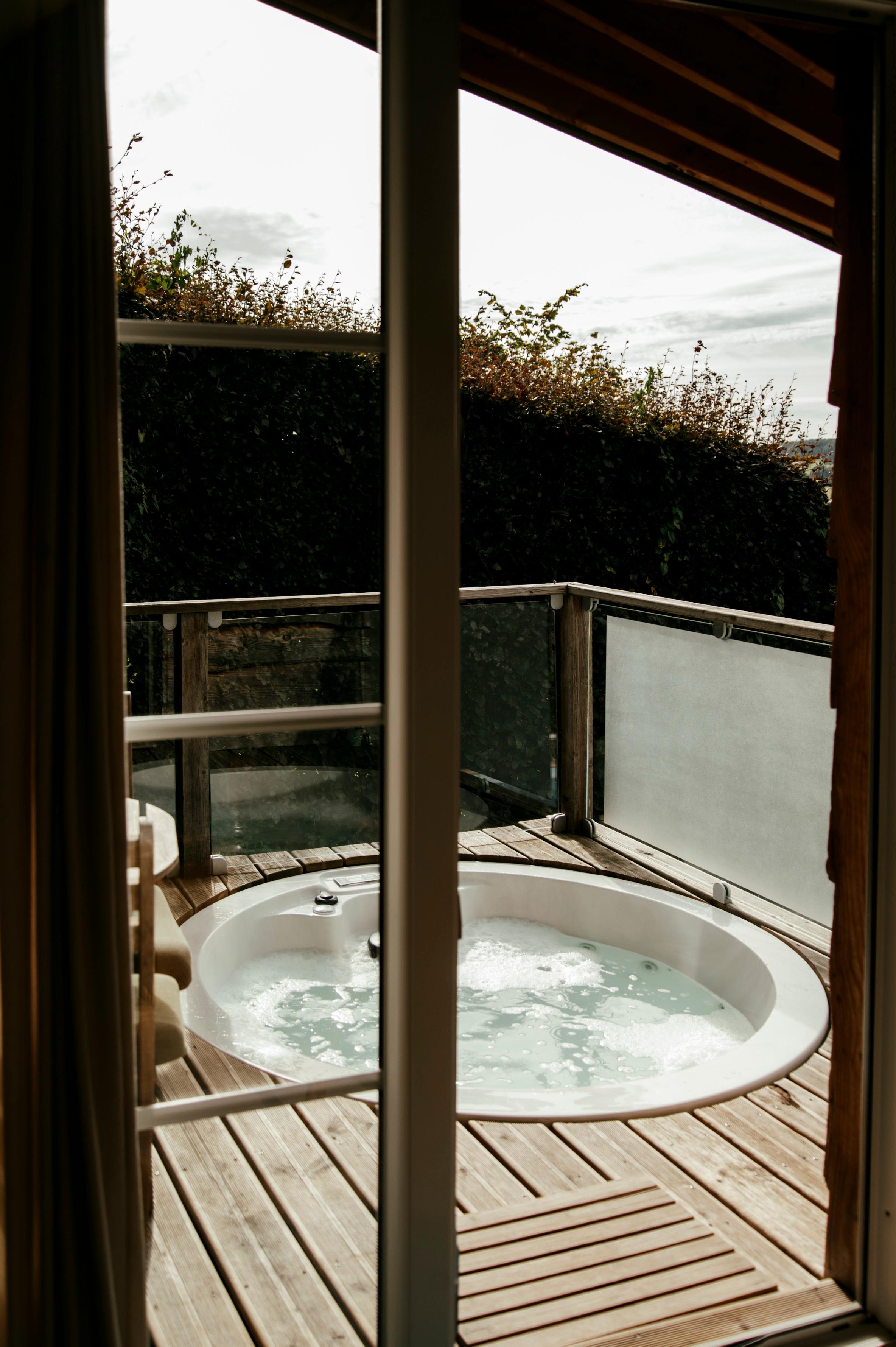 Salon chaleureux de la Suite Escale Zen, gîte bien-être près de Spa en Ardenne
